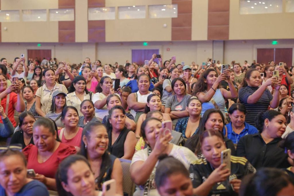 1.-1-1-1024x682 Detrás de cada número, está la historia de una mujer que decidió cambiar su vida; la Tarjeta Violeta nació para acompañarlas: Gobernadora Evelyn Salgado Pineda: